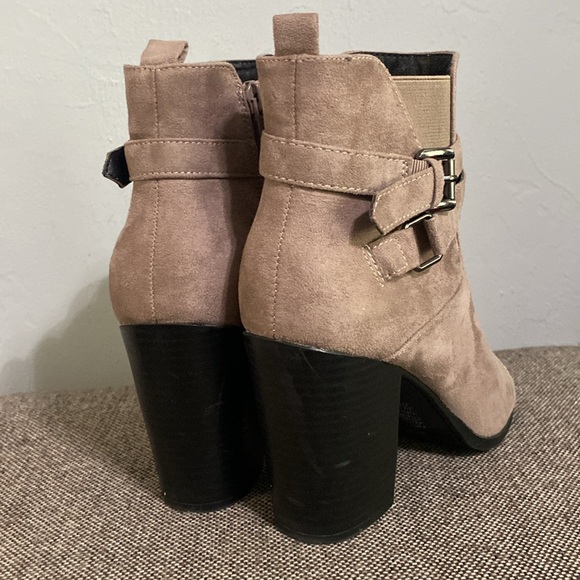 London Rag taupe colored peep toe, suede ankle boots, size 7. - Picture 3 of 13